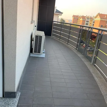Fabio Near Milan And Hospitals * 圣朱利亚诺-米拉内塞